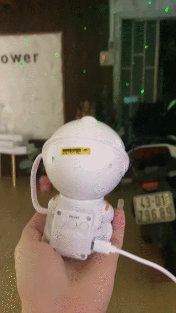 Đèn chiếu sao phi hành gia. Mua bán Đèn tại Quận Liên Chiểu Đà Nẵng được đăng bởi Shop thanh lý phụ kiện hình 1
