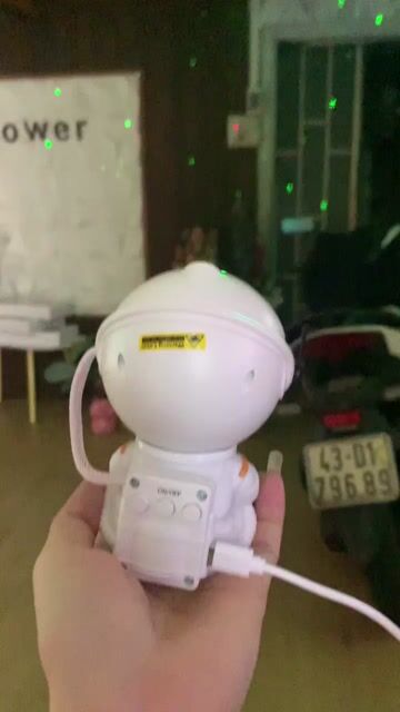 Đèn chiếu sao phi hành gia. Mua bán Đèn tại Quận Liên Chiểu Đà Nẵng được đăng bởi Shop thanh lý phụ kiện hình 1