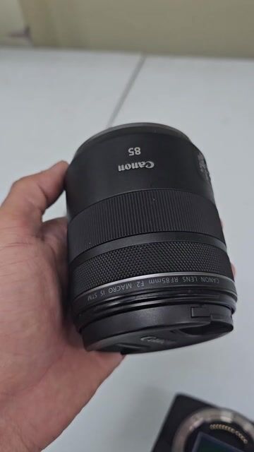 Ống kính Canon RF 85mm F2 Đen.. Mua bán Máy ảnh, Máy quay tại Thị xã Bến Cát Bình Dương được đăng bởi Hung Nguyen hình 1