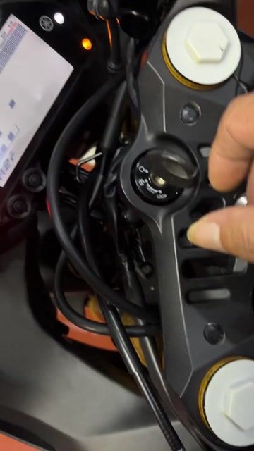 R3 xe nhà còn mới kenggg zin tất cả từ con ốc. Mua bán Xe máy tại Quận Nam Từ Liêm Hà Nội được đăng bởi Emmanuel Timel hình 1