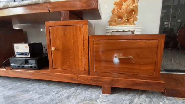 Kệ tivi siêu VIP Gỗ nguyên khối tự nhiên . Mua bán Tủ, kệ gia đình tại Huyện Thạnh Trị Sóc Trăng được đăng bởi Nguyễn Phong hình 1
