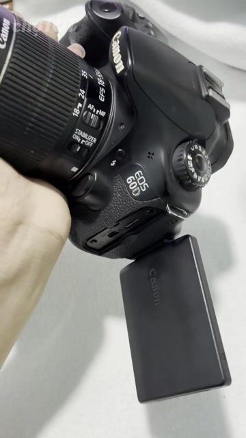 Máy ảnh Canon DSLR Đen chuyên nghiệp. Mua bán Máy ảnh, Máy quay tại Thành phố Thủ Dầu Một Bình Dương được đăng bởi hh hình 1