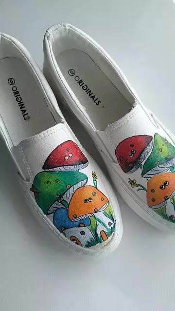 Casual slip on sneakers