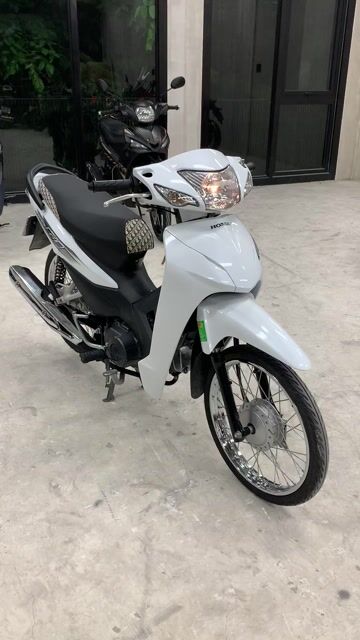 Honda Wave A 2025 Màu Trắng BSTP – Xe Đẹp Giá Tốt. Mua bán Xe máy tại Thành phố Thủ Đức Tp Hồ Chí Minh được đăng bởi iMotorbike Khương Phan hình 1
