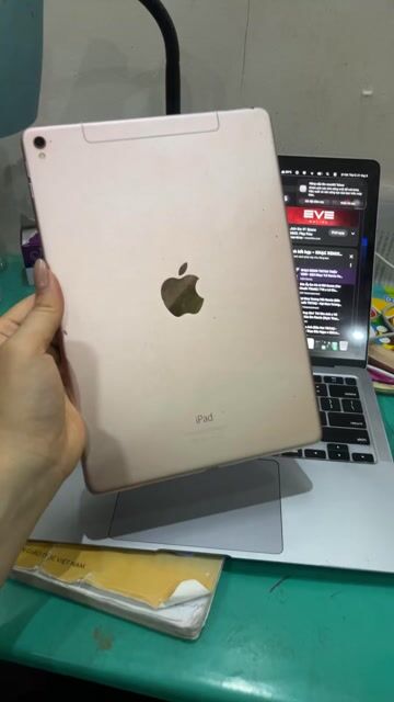 Xác Ipad pro 9.7inch. Mua bán Máy tính bảng tại Quận Thanh Xuân Hà Nội được đăng bởi Quỳnh hình 1