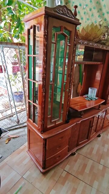 Tủ trưng bày gỗ nâu cổ điển. Mua bán Tủ, kệ gia đình tại Thành phố Long Xuyên An Giang được đăng bởi Nguyễn  hình 1