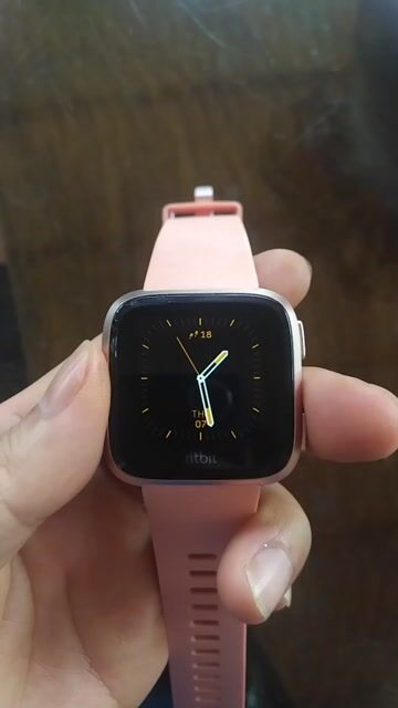 Fitbit Versa Hồng. Mua bán Thiết bị đeo thông minh tại Thành phố Pleiku Gia Lai được đăng bởi Trí hình 1