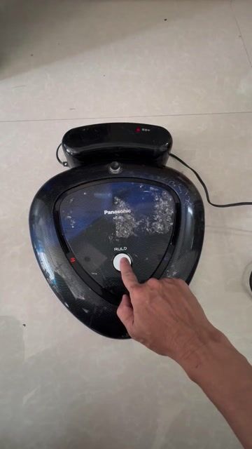 Robot hút bụi Panasonic Đen. Mua bán Thiết bị vệ sinh, nhà tắm tại Quận Bình Thuỷ Cần Thơ được đăng bởi Khôi Nguyên hình 1