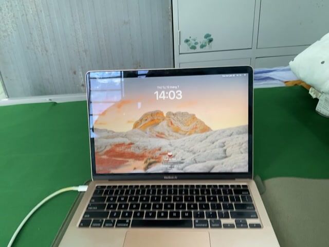 Apple MacBook Air 2020 Vàng hồng USA. Mua bán Laptop tại Thành phố Đà Lạt Lâm Đồng được đăng bởi Pham Bá Thanh hình 1