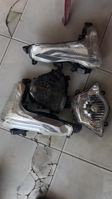 áo xe sh 2013 và choá đèn trước sao vv. Mua bán Phụ tùng xe tại Thành phố Vĩnh Long Vĩnh Long được đăng bởi CHXM Cầm Đồ Lộc Tiến vlong hình 1