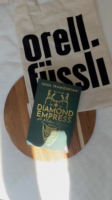 Noemis letzter Rettungsanker ist die 100-tägige Jungfernfahrt der Diamond Empress, wo sie als Pianistin die Reichen und Schönen unterhalten soll. Gleich am ersten Tag trifft sie auf den Akrobaten Vikor. Beide erhalten eine mysteriöse Nachricht und aufeinmal steht ihnen eine grosse Aufgabe bevor. 6 Diebe, 1 Nacht und 33 Millionen Dollar. 