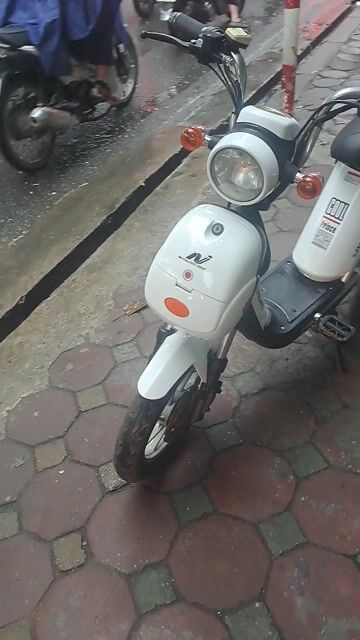 Bán xe điện Nija màu trắng. Mua bán Xe điện tại Quận Đống Đa Hà Nội được đăng bởi Thiên Hương hình 1