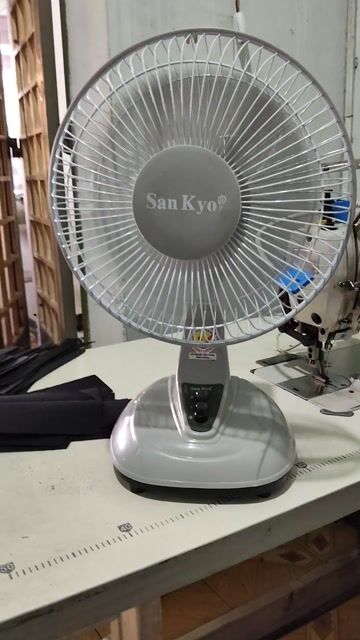 Quạt tích điện San Kyo B2 Xám. Mua bán Quạt tại Thành phố Thuận An Bình Dương được đăng bởi Nguyenvanchi hình 1
