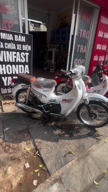 Hyosung 50cc Trắng Đỏ. Mua bán Xe máy tại Quận Hoàng Mai Hà Nội được đăng bởi XE ĐIỆN HIỂN VINH hình 1