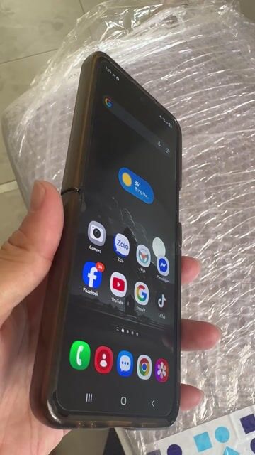 Samsung Galaxy Z Flip 4 128GB Đen. Mua bán Điện thoại tại Quận 7 Tp Hồ Chí Minh được đăng bởi Tên chưa cung cấp hình 1