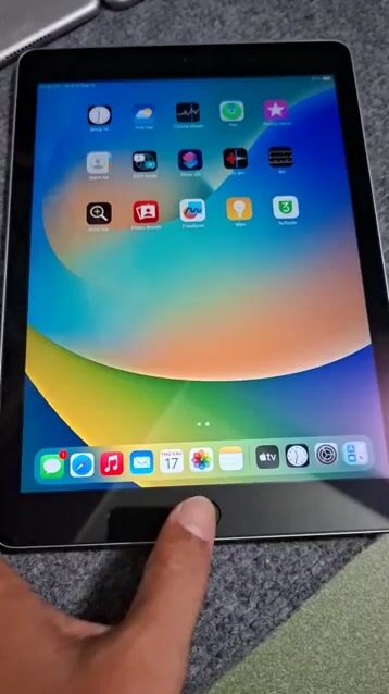 Apple iPad Gen 5 Wifi 32GB zin all đẹp như mới. Mua bán Máy tính bảng tại Quận Bình Tân Tp Hồ Chí Minh được đăng bởi Việt Khánh hình 1