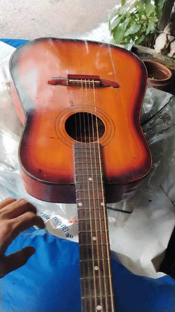 Đàn guitar gỗ trang trí. Mua bán Nhạc cụ tại Quận 3 Tp Hồ Chí Minh được đăng bởi HoVaTen  Nghèo mua gì đt XinCamOn hình 1