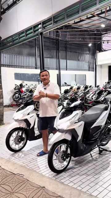 Vario 150 mẫu cũ bạc psscher hồ sơ cầm tay.. Mua bán Xe máy tại Quận Ô Môn Cần Thơ được đăng bởi Trần Tùng hình 1