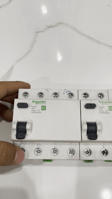 Lô aptomat chống giật Schneider. Mua bán Đồ chuyên dụng, Giống nuôi trồng tại Huyện Bình Chánh Tp Hồ Chí Minh được đăng bởi Ductran hình 1