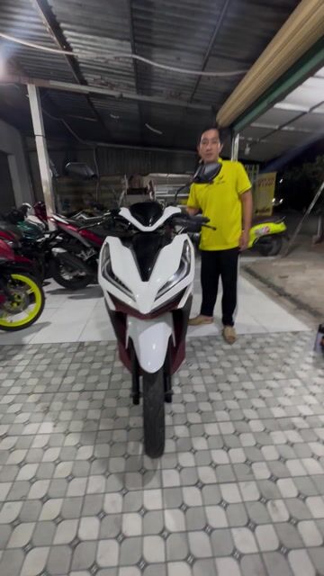 Honda Vario 150 2018 Trắng đỏ. Mua bán Xe máy tại Huyện Phong Điền Cần Thơ được đăng bởi Thanh Dang Hoang hình 1