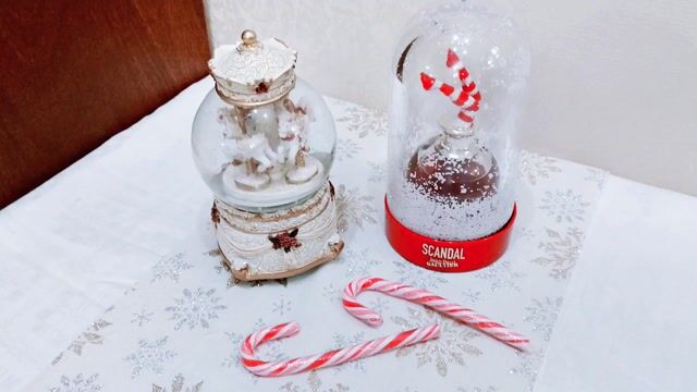 Scandal Collector's Snow Globe Edition Jean Paul Gaultier detail 10