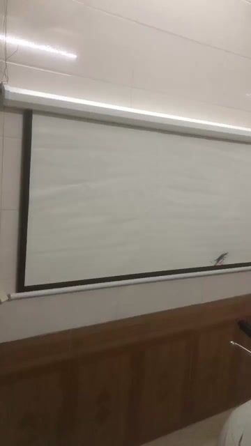 Thanh lý Màn chiếu điện 100" Giá rẻ, hoạt động tốt. Mua bán Đồ dùng văn phòng tại Quận Hoàn Kiếm Hà Nội được đăng bởi Thị Thùy Dung Nguyễn (smilenocry) hình 1