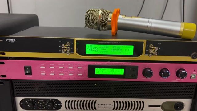 Vang số karaoke Hugo V3 Nguyên zin. Mua bán Tivi, Âm thanh tại Thành phố Tây Ninh Tây Ninh được đăng bởi Thành hình 1