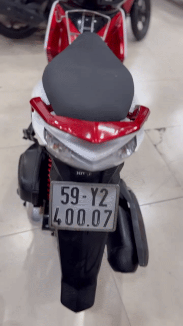 Honda Air Blade 2014 Đỏ trắng 43.000 km. Mua bán Xe máy tại Quận 6 Tp Hồ Chí Minh được đăng bởi Cửa Hàng Xe Máy Hoà Bùi hình 1