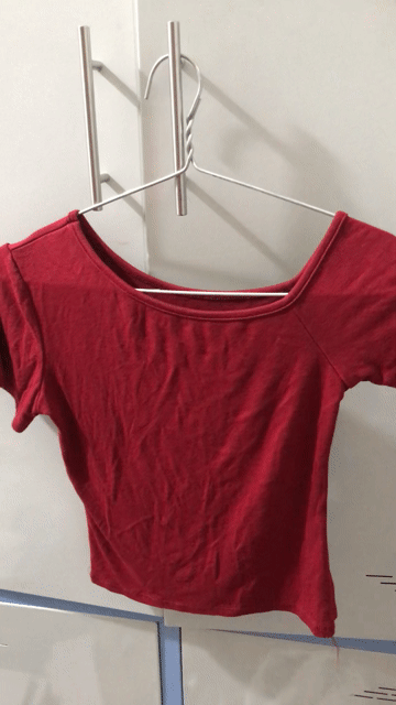 Áo croptop Nữ Vải thun Đỏ. Mua bán Quần áo tại Quận Hoàng Mai Hà Nội được đăng bởi Thùy Linh hình 1