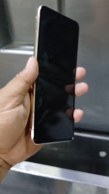 Samsung Galaxy Z Flip 4 VN 256GB Kem Lỗi màn hình. Mua bán Điện thoại tại Quận Tân Bình Tp Hồ Chí Minh được đăng bởi Thành hình 1