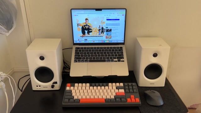 Apple Macbook Air M2 Bạc Đã sử dụng. Mua bán Laptop tại Quận Ninh Kiều Cần Thơ được đăng bởi Di hình 1