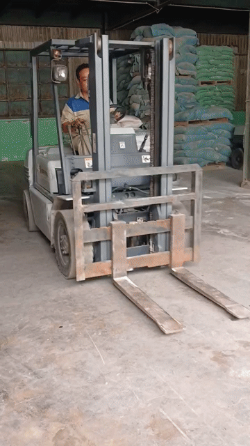 Xe nâng Komatsu 2.5 tấn 3m. Mua bán Phương tiện khác tại Huyện Trảng Bom Đồng Nai được đăng bởi Thắm Lương hình 1