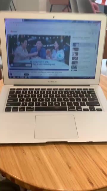 Apple MacBook Air i5 4GB Bạc. Mua bán Laptop tại Huyện Hóc Môn Tp Hồ Chí Minh được đăng bởi Nguyễn Thị Kim Loan hình 1