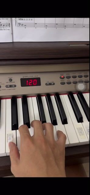 Thanh lý đàn piano Yamaha CLP-240. Mua bán Nhạc cụ tại Quận Nam Từ Liêm Hà Nội được đăng bởi Huy Quang hình 1