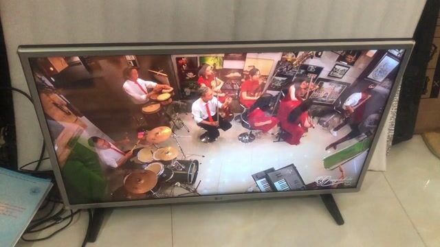 Smart LG 32 inch đẹp tuyệt vời mạng wifi nhanh m. Mua bán Tivi, Âm thanh tại Quận Tân Phú Tp Hồ Chí Minh được đăng bởi BinhAn hình 1