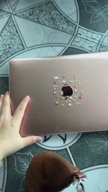 Apple MacBook Air 2018 i5 13 inch 8GB/128GB Vàng. Mua bán Laptop tại Quận 8 Tp Hồ Chí Minh được đăng bởi TRIỆU VY  hình 1