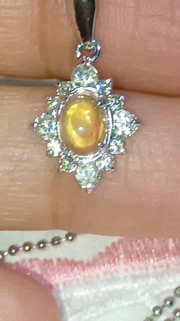 Dây chuyền Kim loại Đá Opal chuẩn si nhật . Mua bán Phụ kiện thời trang khác tại Huyện Cai Lậy Tiền Giang được đăng bởi Phạm Ánh thanh lý hàng hiệu hình 1
