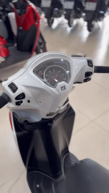 Honda Vision 2020-Bản Trắng Sporty.BS67.Khoá Makey. Mua bán Xe máy tại Quận 6 Tp Hồ Chí Minh được đăng bởi Cửa Hàng Xe Máy Hoà Bùi hình 1