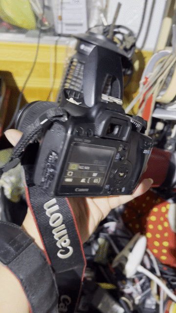 Máy ảnh Canon EOS 1000D Rebel XS Đã sử dụng. Mua bán Máy ảnh, Máy quay tại Huyện Bình Chánh Tp Hồ Chí Minh được đăng bởi ĐỒ CỦ SÀI GÒN hình 1