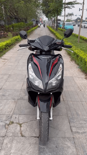 Honda Air Blade Đỏ đen. Mua bán Xe máy tại Quận Nam Từ Liêm Hà Nội được đăng bởi Minh Minh hình 1