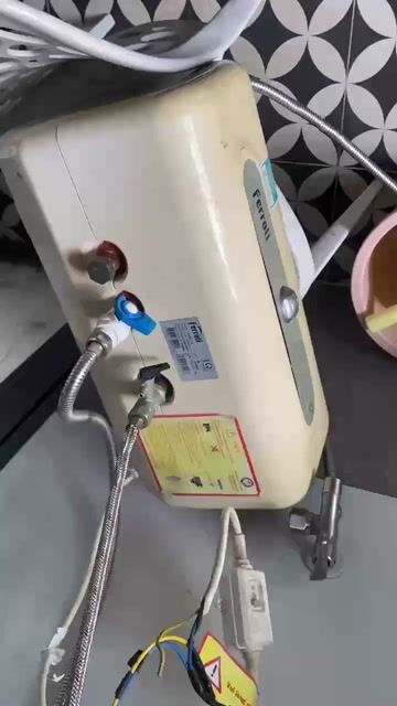 Máy nước nóng Ferroli màu Kem. Mua bán Thiết bị vệ sinh, nhà tắm tại Quận 4 Tp Hồ Chí Minh được đăng bởi Hạnh hình 1
