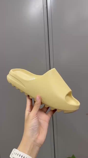 Dép YEEZY SLIDE Nam/Nữ Vàng Mới. Mua bán Giày dép tại Quận Sơn Trà Đà Nẵng được đăng bởi MinnMinn hình 1