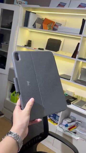 Bàn phím Logitech Folio Touch iPad Pro 11 Xám. Mua bán Phụ kiện (Màn hình, Chuột...) tại Thành phố Thủ Đức Tp Hồ Chí Minh được đăng bởi HBA LAPTOP Mua Bán Ký gửi  hình 1
