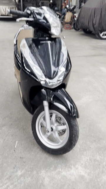 Honda LEAD 125 Fi màu đen thùng vàng 2015 bstp. Mua bán Xe máy tại Quận Tân Phú Tp Hồ Chí Minh được đăng bởi Thịnh hình 1