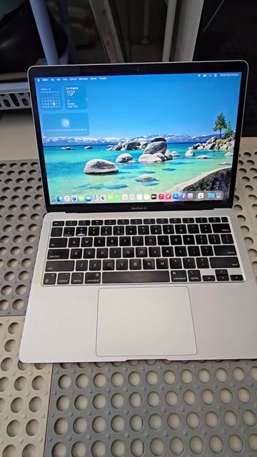 Macbook Air M1 2020 - mới 98% màu bạc. Mua bán Laptop tại Quận 7 Tp Hồ Chí Minh được đăng bởi Nguyen Son hình 1