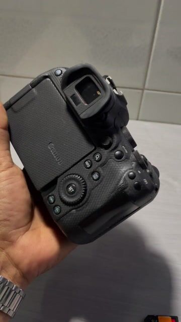 Máy ảnh Canon R6 Đen. Mua bán Máy ảnh, Máy quay tại Huyện Cái Bè Tiền Giang được đăng bởi Duy Khanh hình 1