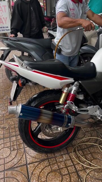 Honda CB400 Revo Trắng Đỏ bản đặc biệt phanh ABS. Mua bán Xe máy tại Quận Gò Vấp Tp Hồ Chí Minh được đăng bởi Minh Tùng hình 1