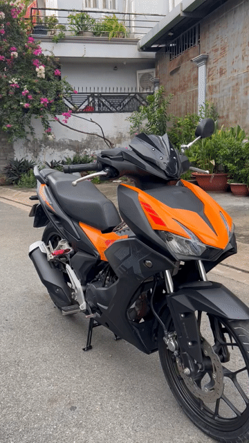 Honda Winner X V2 Đen Cam. Mua bán Xe máy tại Quận Tân Phú Tp Hồ Chí Minh được đăng bởi Chị Thảo hình 1