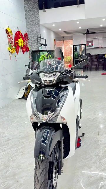 Honda SH 125i 2018 Đen trắng. Mua bán Xe máy tại Quận Thanh Khê Đà Nẵng được đăng bởi Thành Đại   hình 1