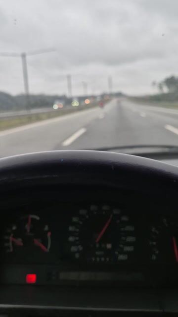Acelerando a Volvo 850 T5R na estrada!!